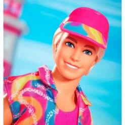 Mattel Barbie The Movie - Ken-Sammelpuppe Mit Inlineskating-Outfit -Spielwarenladen Mattel Barbie The Movie Ken Sammelpuppe mit Inlineskating Outfit@@1919787 4