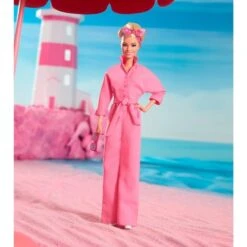 Mattel Barbie The Movie - Margot Robbie Als Barbie: Puppe Im Rosa Jumpsuit -Spielwarenladen Mattel Barbie The Movie Margot Robbie als Barbie Puppe im rosa Jumpsuit@@1919788 1
