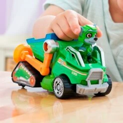 Spin Master Paw Patrol Mighty Kinofilm - Basis Fahrzeug Von Rocky Mit Welpenfigur, Spielfahrzeug -Spielwarenladen Spin Master Paw Patrol Mighty Kinofilm Basis Fahrzeug von Rocky mit Welpenfigur Spielfahrzeug@@100008027 5